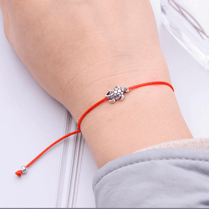 Lucky Sea Turtle Gift Card Bracelet on a female wrist